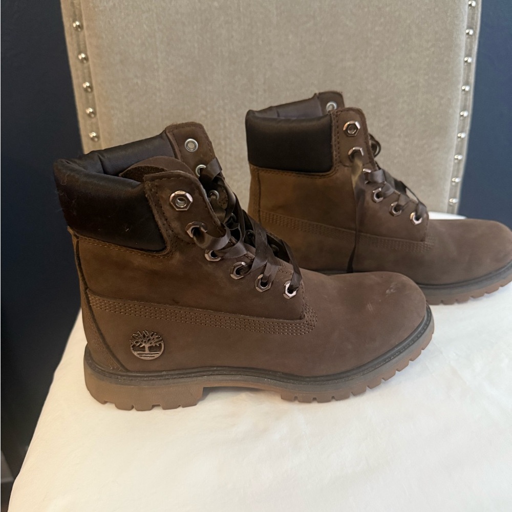 Timberland Women's Satin Collar and Laces Boots